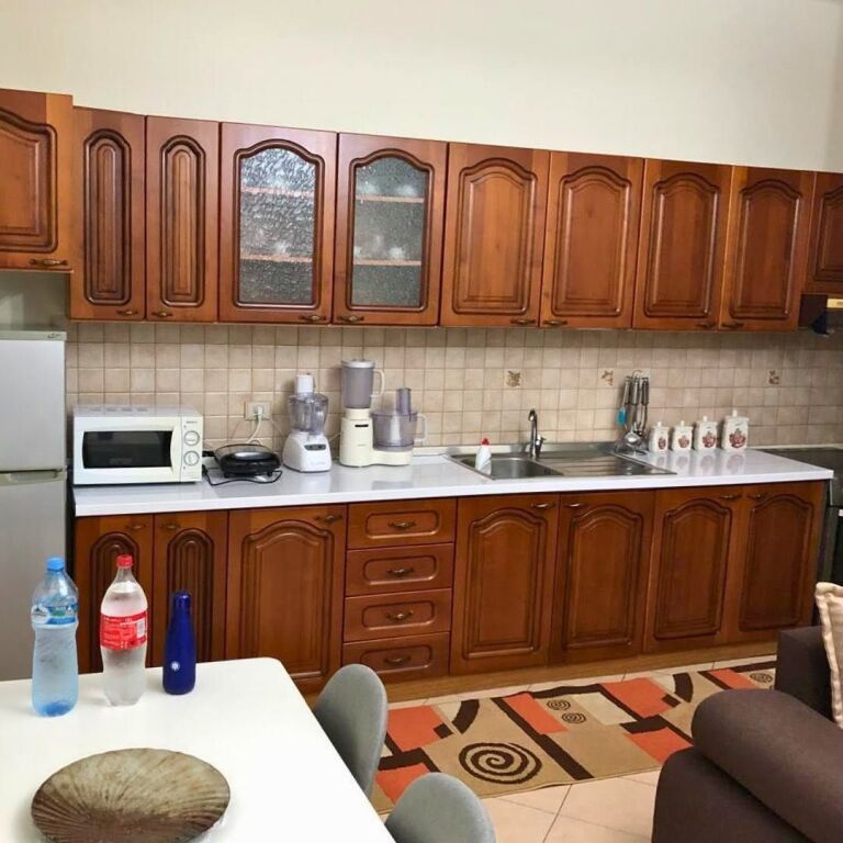 Apartament 1+1 per qira xhamia e tabakeve !
