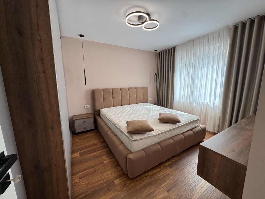 Apartament 1+1 me qira tek Xhamia e Tabakeve!