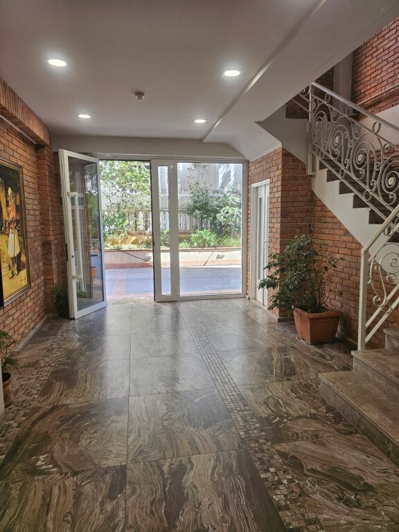 Ambient Zyre me qera - Liceu Artistik