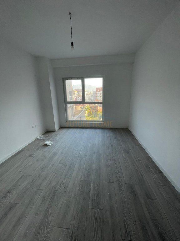 Shitet, Apartament 2+1, Kompleksi Aura, Tiranë.