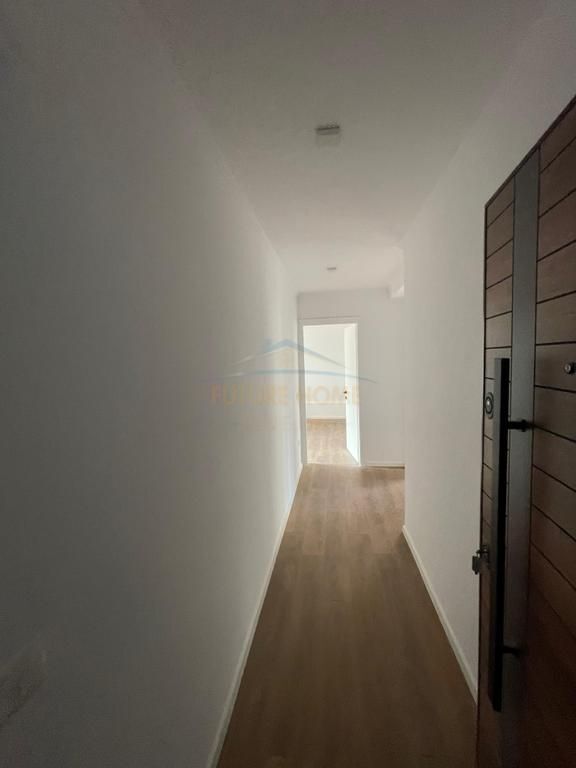 Shitet, Apartament 1+1+Garderobë, Tregu Elektrik , Tiranë.