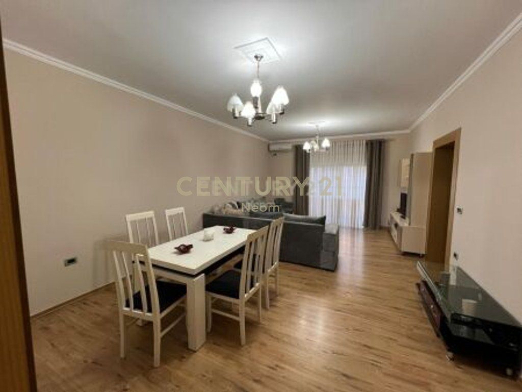 APARTAMENT 2+1 ME QIRA TEK KOMUNA E PARISIT