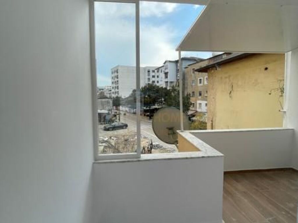 Shitet, Apartament 1+1+Garderobë, Tregu Elektrik , Tiranë.