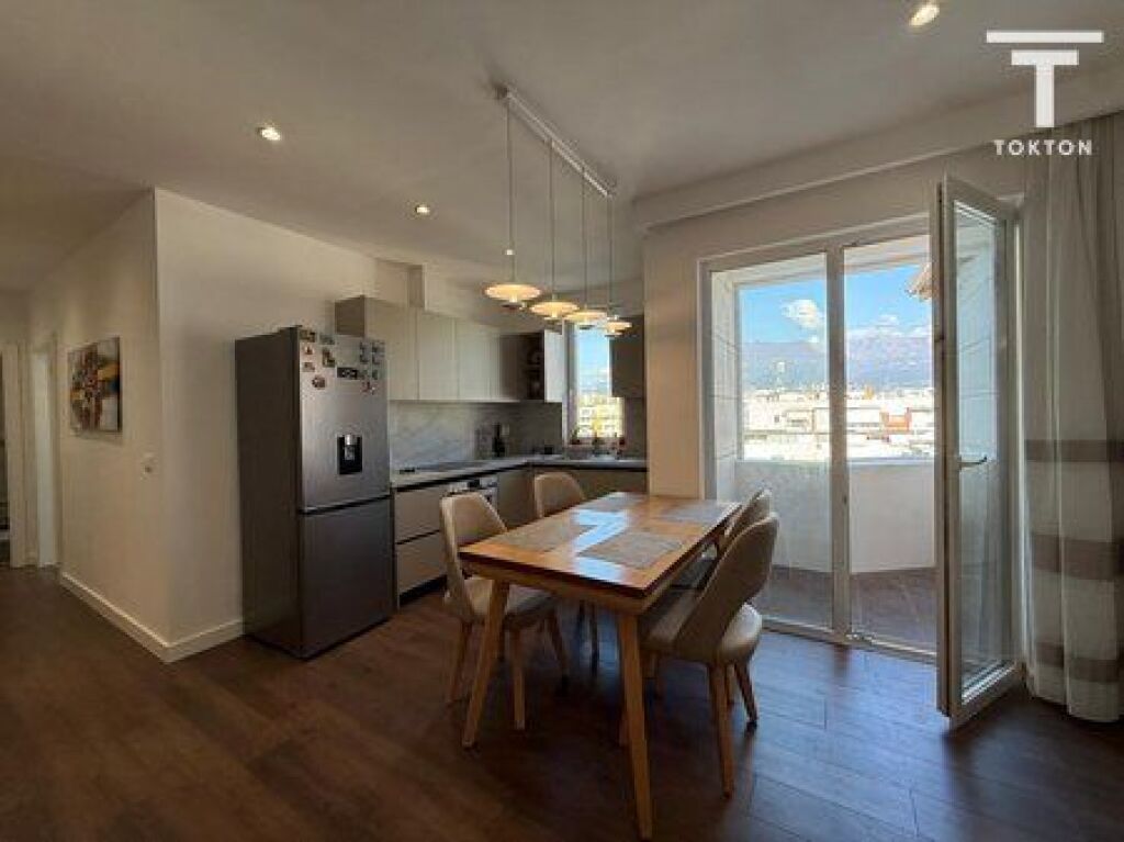 QIRA, RRUGA: "MINE PEZA" TIRANË, APARTAMENT 2+1+2