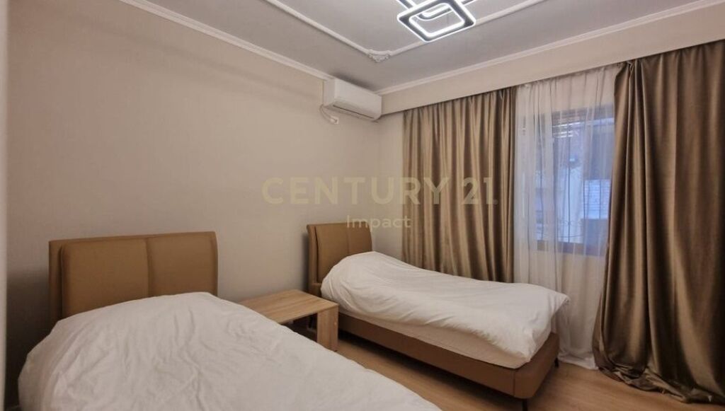 Apartament me qira 2+1+Parkim, Restorant Durresi