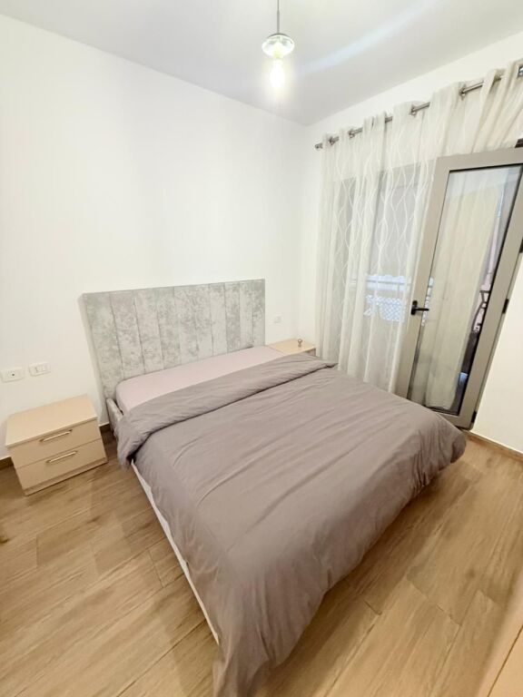 APARTAMENT 2+1 me post parkimi ne -1 per qera tek kompleksi delijorgji
