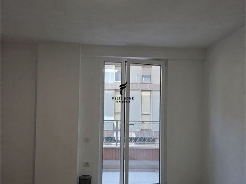 ZYRE ME QERA 74 M2 STADIUMI AIR ALBANIA 1.260 EURO FH-64949