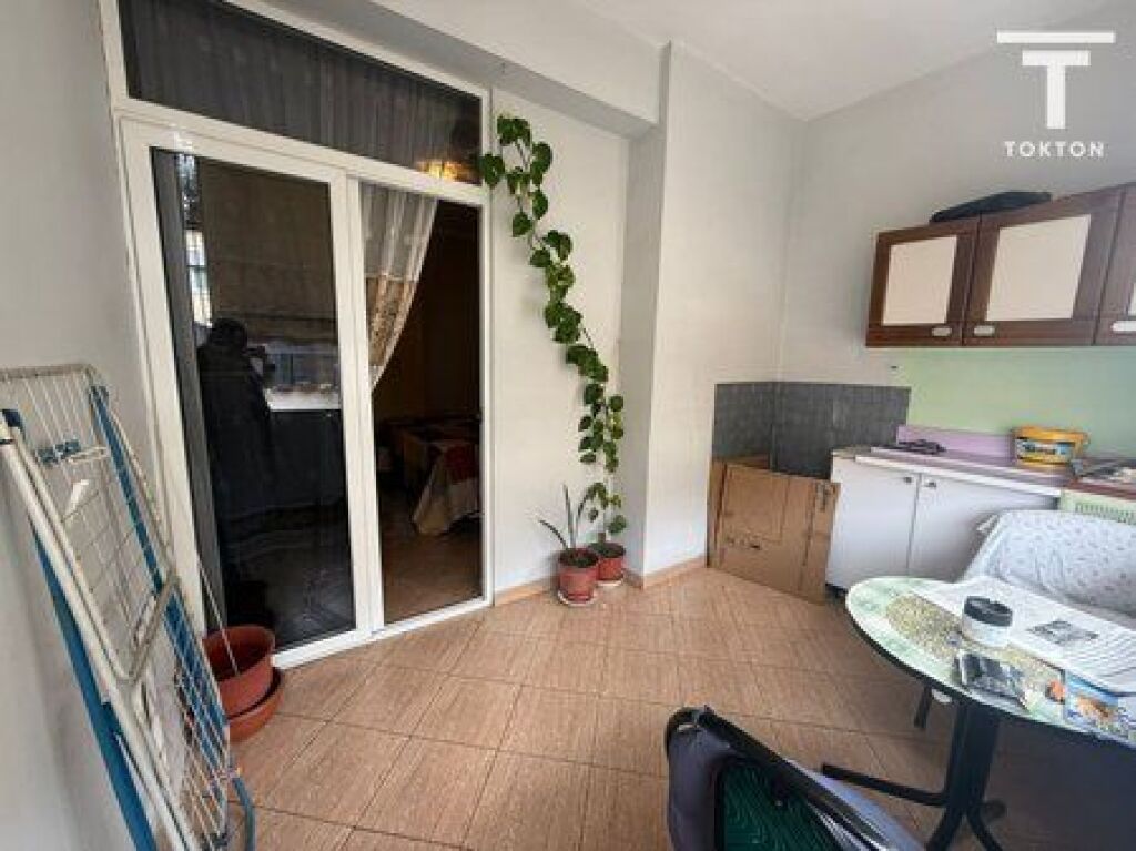 SHITET, APARTAMENT 3+1, LIBRI UNIVERSITAR, TIRANË