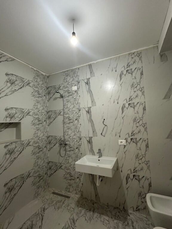 🏡 Shitet Apartament 3+1 te Komuna e Parisit