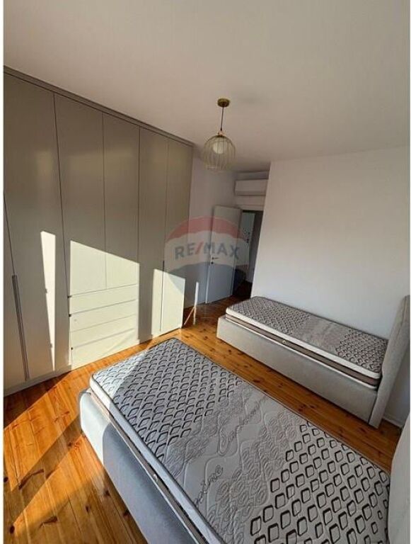 Apartment 2+1 with veranda for rent, in the Xhamllik area.