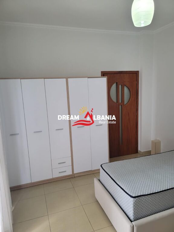 Jepet me qera kati i nje Vile 3 kateshe prane Vilave Amerikane ne Tirane (ID 4241083)
