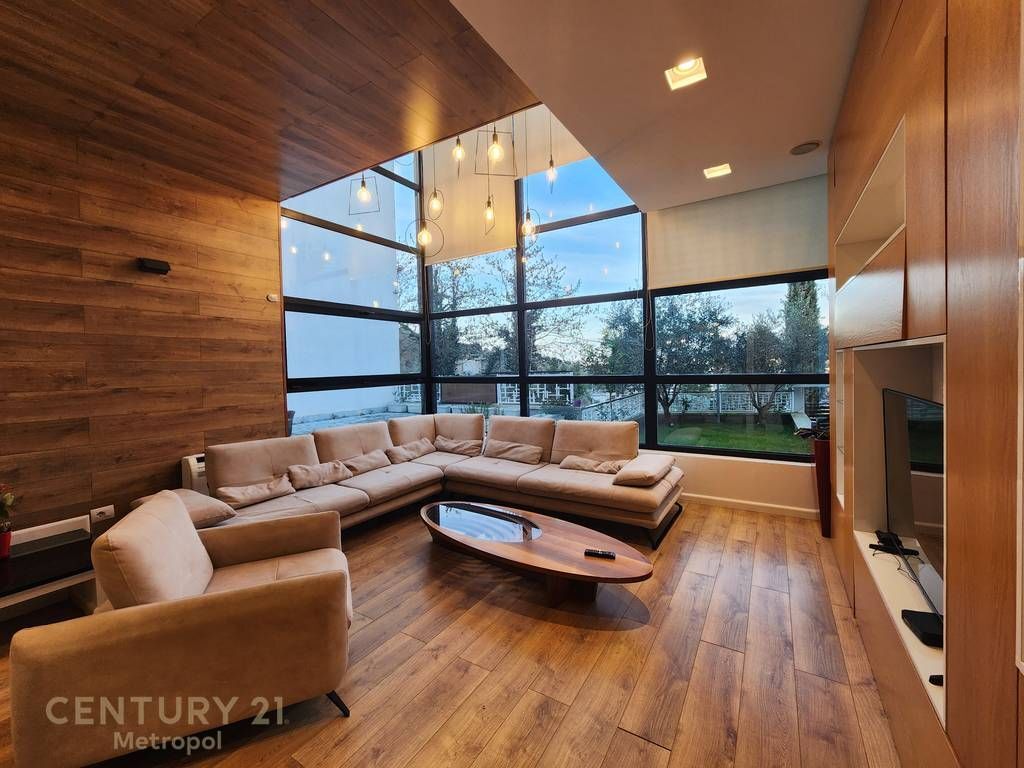 VILLA WITH POOL FOR RENT IN TEG!