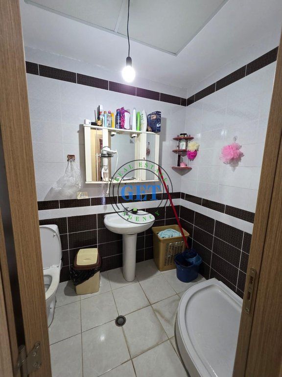 Qira, Apartament 3+1+2 Tualete, Kompleksi Rotondo Plepa, Durres,,,,,