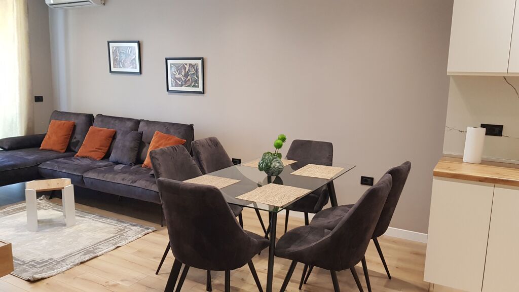 Appartamento 1+1 in affitto presso il sottopasso della Comune di Parigi.