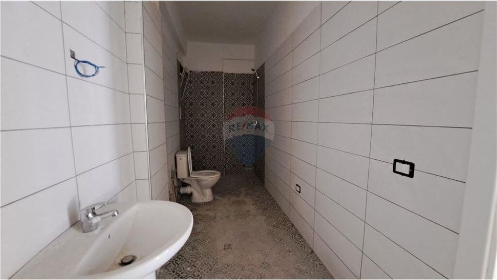 🏡 APARTMENT 2+1 FOR SALE – LUNGOMARE, Vlorë