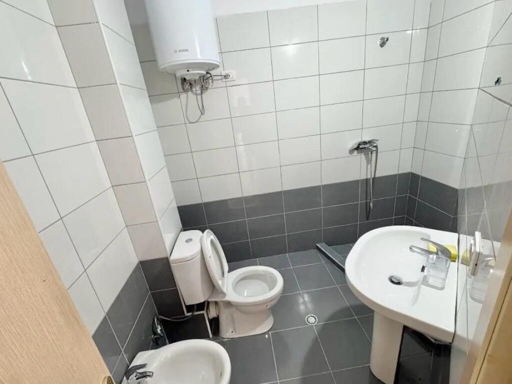 Apartament 2+1+2 për qira Liqeni i Thatë !