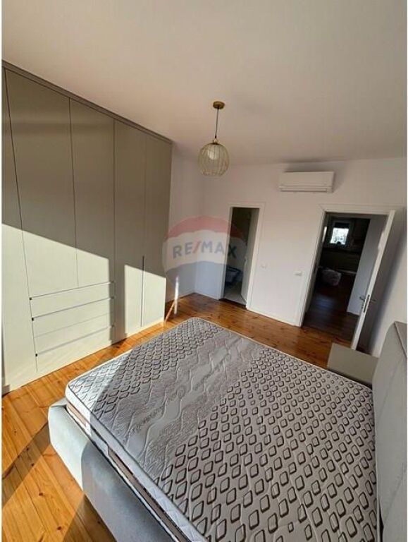 Apartment 2+1 with veranda for rent, in the Xhamllik area.