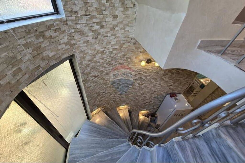 Vilë Tre Katëshe në Shitje në Golem