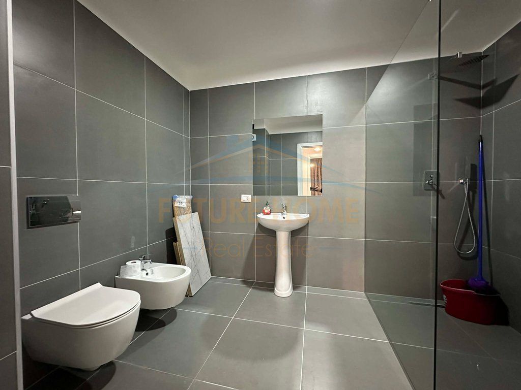 Qera, Apartament 2+1+2 + Post Parkimi, Unaza e Re