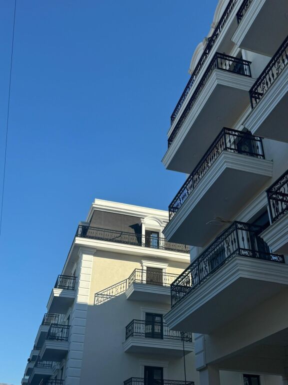 SAUK, Porta Tirana e Re shesim super apartament 2+1+2