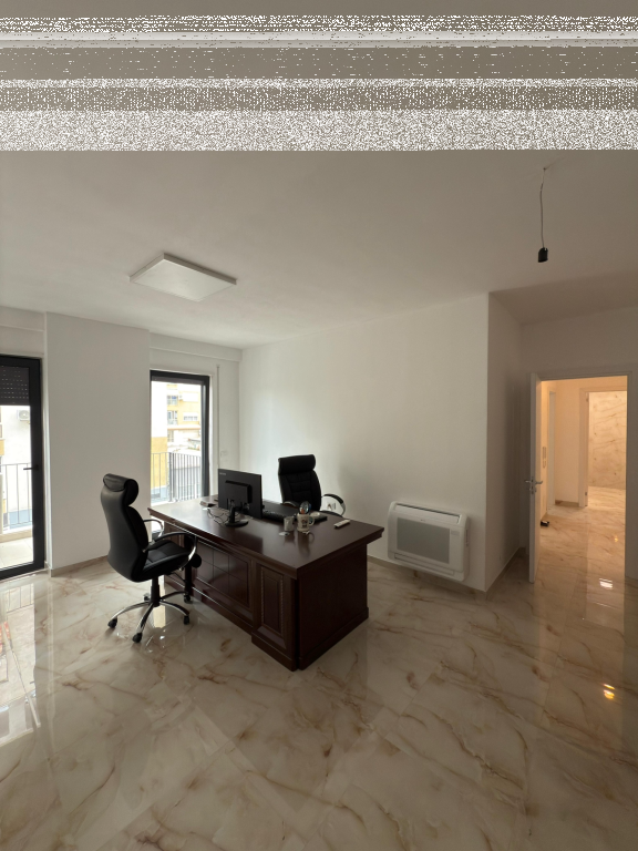 Ambjent per zyra prane Stacionit te Trenit