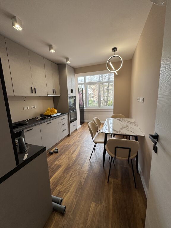 Apartament 1+1 me qira tek Xhamia e Tabakeve!