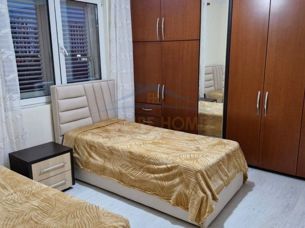 Shitet, Apartament 3+1+2, Porcelan, Tiranë