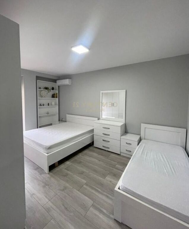 Apartament me qira 2+1 prane Kryqezimit te 21 Dhjetorit