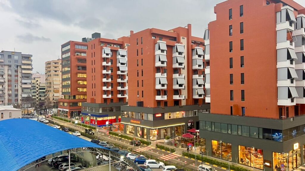 Me Qera : 1+1📍Kompleksi Delijorgj (Rruga e Kavajes) - 60,000 Lek - S.70m² - Vendodhje shume e favorshme ne Kompleksin Delijorgji⚡