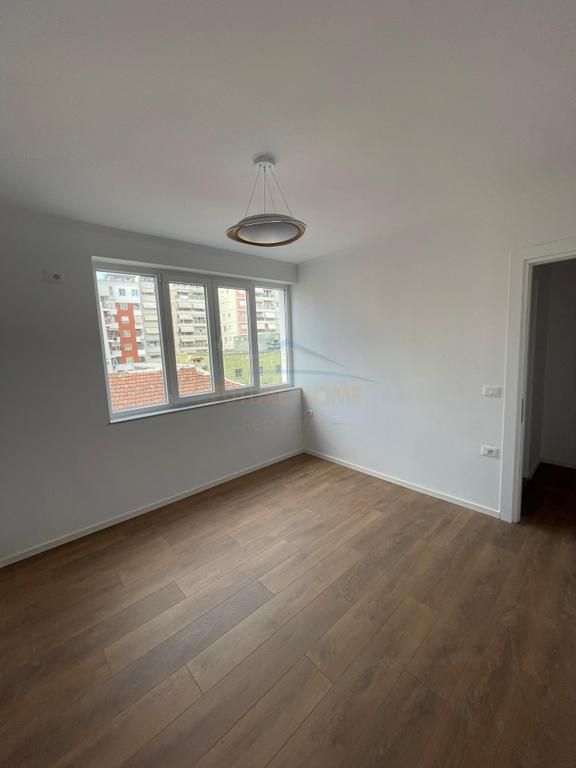 Shitet, Apartament 1+1+Garderobë, Tregu Elektrik , Tiranë.