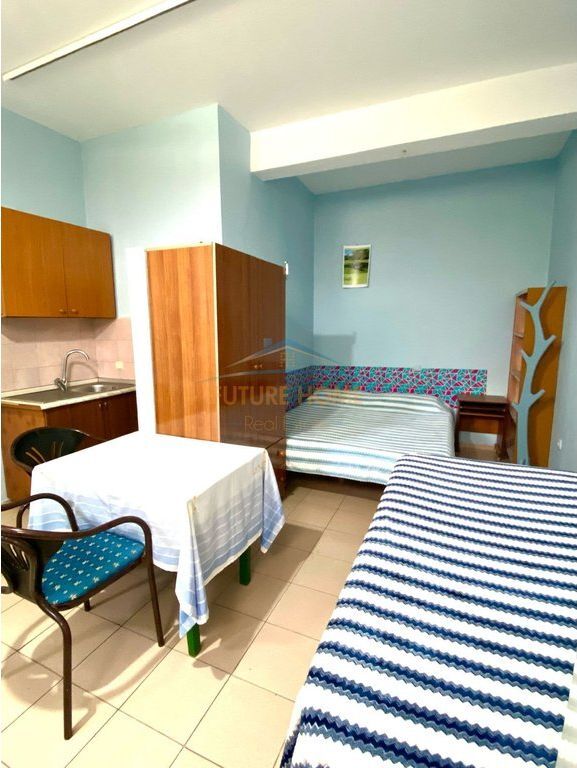 Shitet, Garsoniere, Vasil Shanto