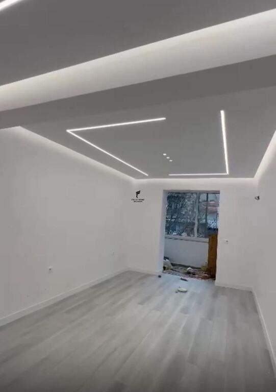 OFFICE FOR RENT 80 M2 BARRICADES STREET 1,200 EURO FH-64965