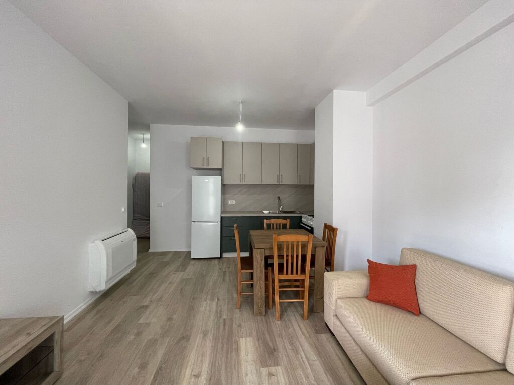 Apartament 2+1+2 me qera tek Univers City