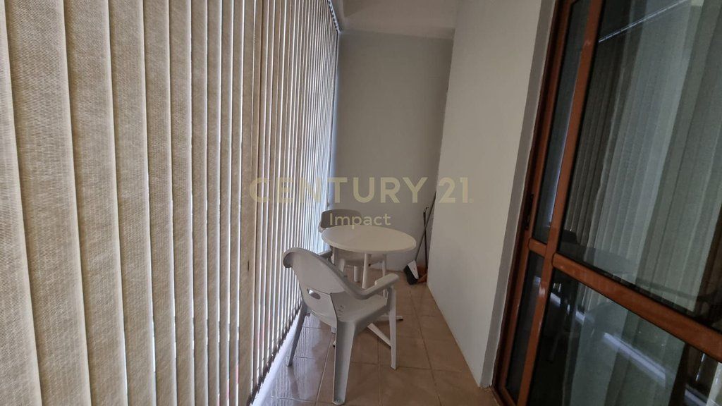 JEPET APARTAMENT 2+1 ME QIRA TEK RESTORANT DURRESI