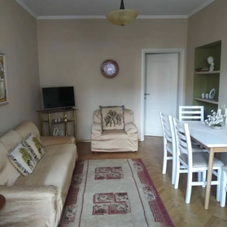 📣Super lokacion, ne Qender. 🔸️Jepet me qira 1+1  🏢Banim &amp; Qira per Air Bnb.  