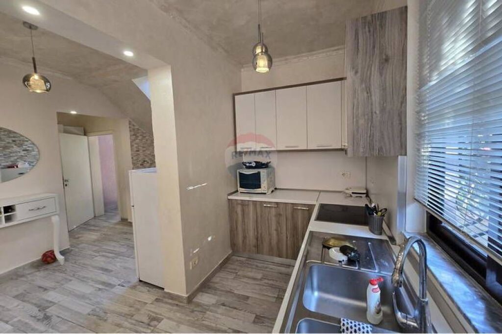 Vilë Tre Katëshe në Shitje në Golem