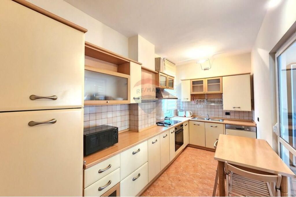 Apartament 1+1 me qira,Rruga e Barrikadave