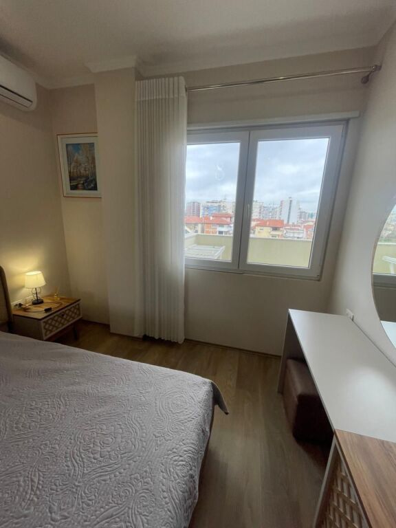 jepet me qera apartament 1+1+Ballkon  650 € (perball delijorgjit te rruga e kavajes)
