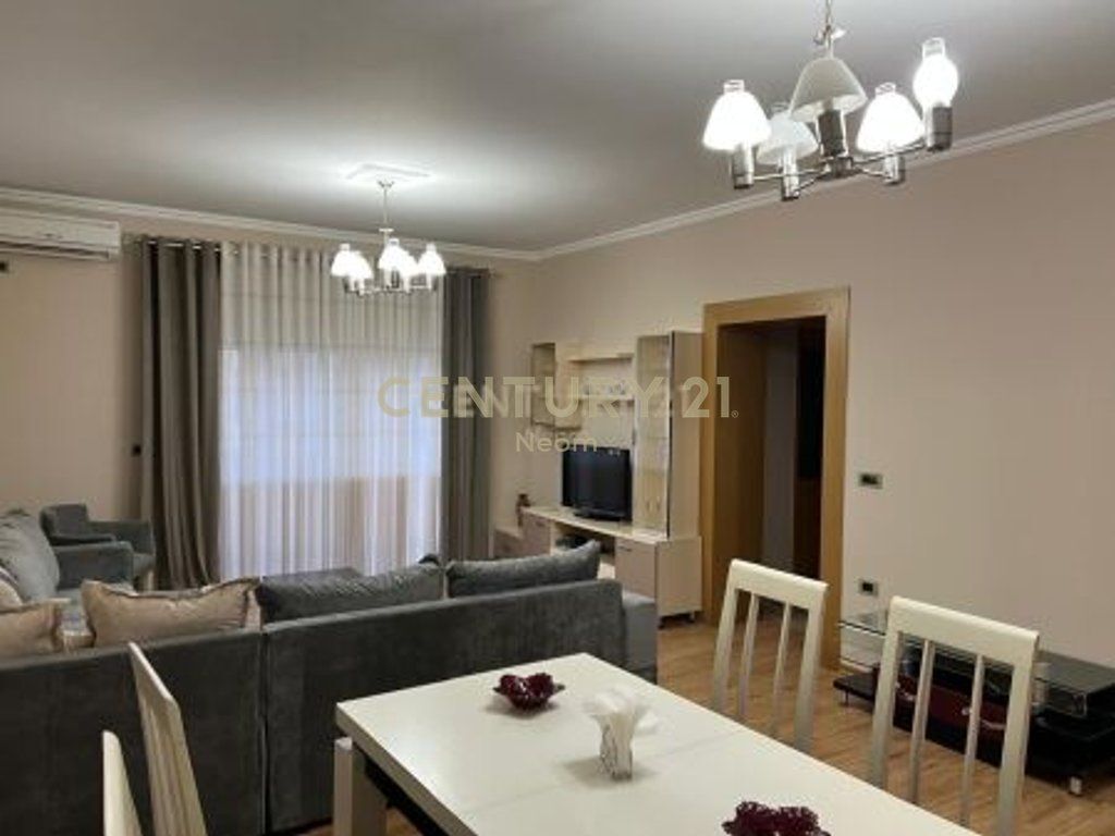 APARTAMENT 2+1 ME QIRA TEK KOMUNA E PARISIT