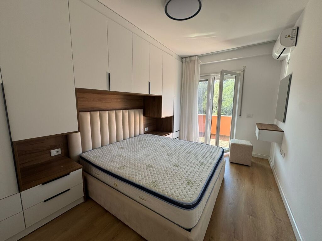 🏡 Jepet me qira apartament 1+1  Kopshti  Botanik, pranë Xhamisë  