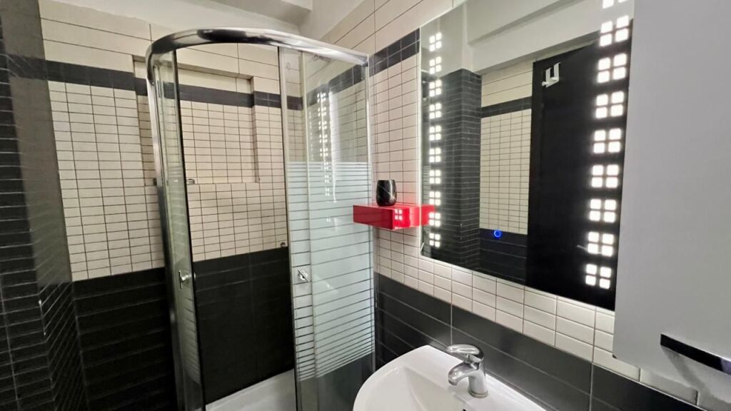 Me Qera : 1+1📍Kompleksi Delijorgj (Rruga e Kavajes) - 60,000 Lek - S.70m² - Vendodhje shume e favorshme ne Kompleksin Delijorgji⚡