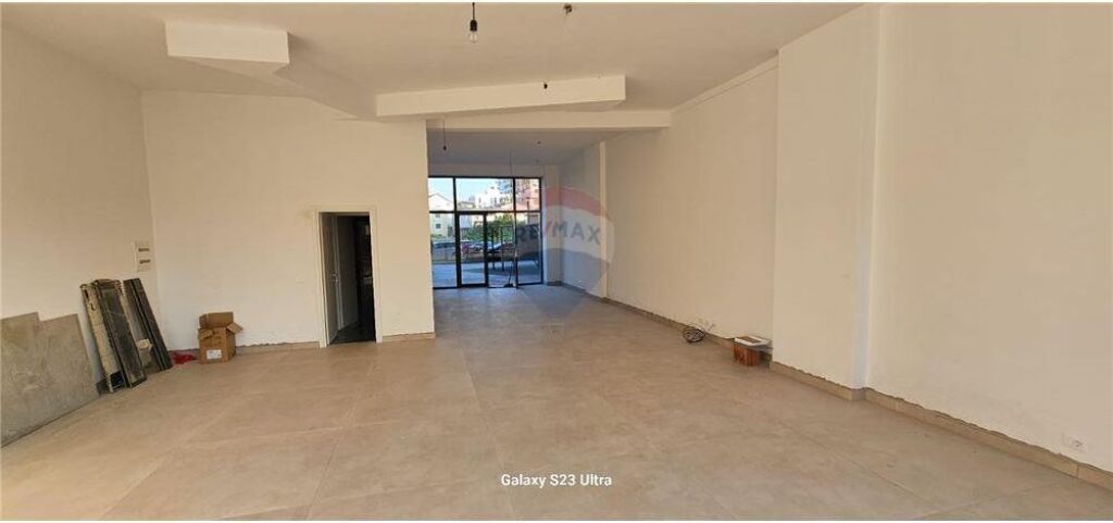 Locale commerciale in affitto in un nuovo complesso in via Jordan Misja!