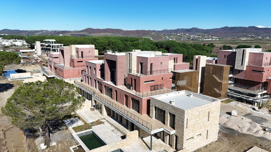 Shitet Apartament 1+1+Verandë