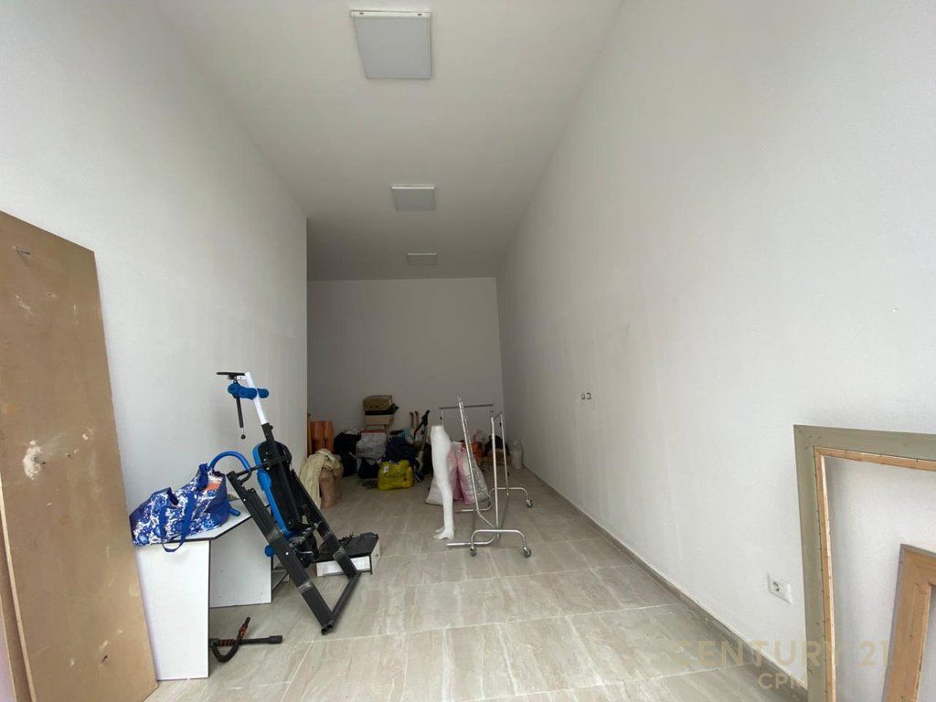 NE KOMUNEN E PARISIT JAPIM NJESI KOMERCIALE ME QIRA