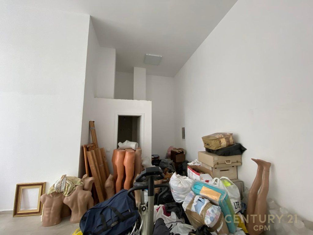 NE KOMUNEN E PARISIT JAPIM NJESI KOMERCIALE ME QIRA