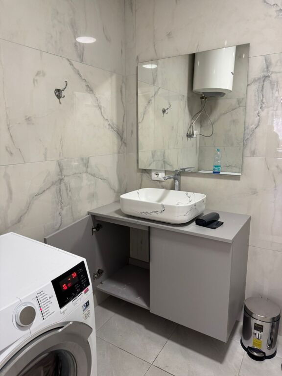 🏡 Jepet me qira apartament 1+1  Kopshti  Botanik, pranë Xhamisë  