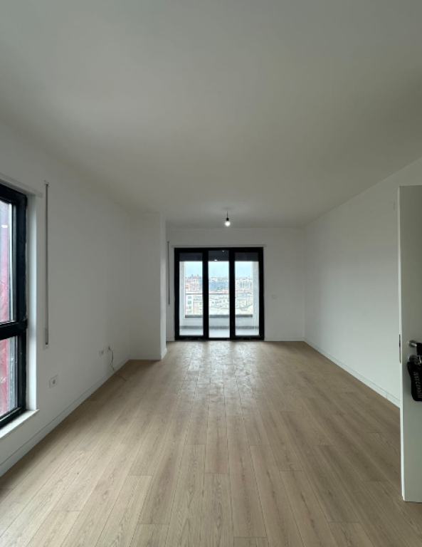 🏡 Shitet Apartament 3+1 – Komuna e Parisit
