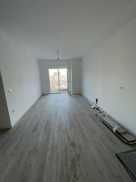 Shitet, Apartament 2+1, Kompleksi Aura, Tiranë.