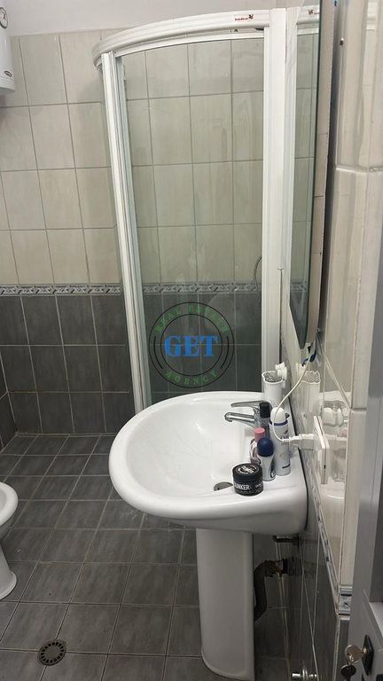 Jepet me Qira, Apartament 1+1 pranë Majestic, Shkëmbi i Kavajës, Durrës