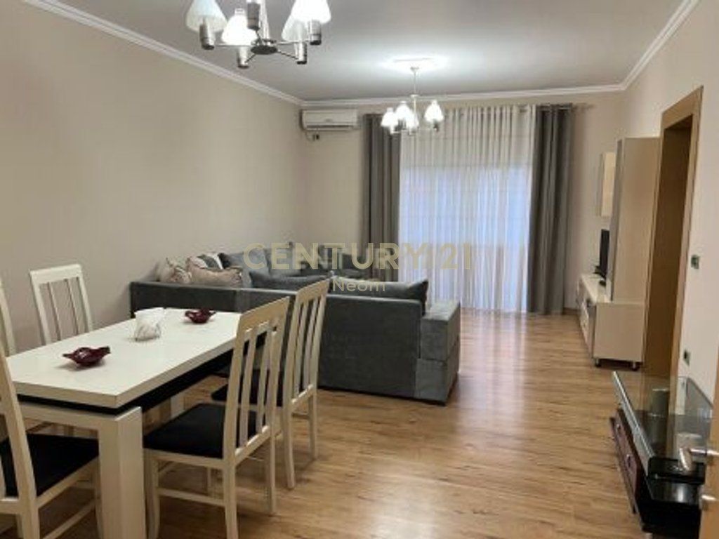 APARTAMENT 2+1 ME QIRA TEK KOMUNA E PARISIT